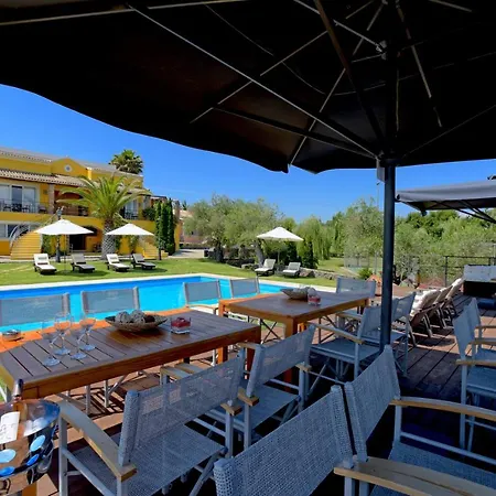 Beautiful 9-bed In With Tennis Court * Guviá