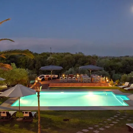 Villa Beautiful 9-bed In With Tennis Court Guviá